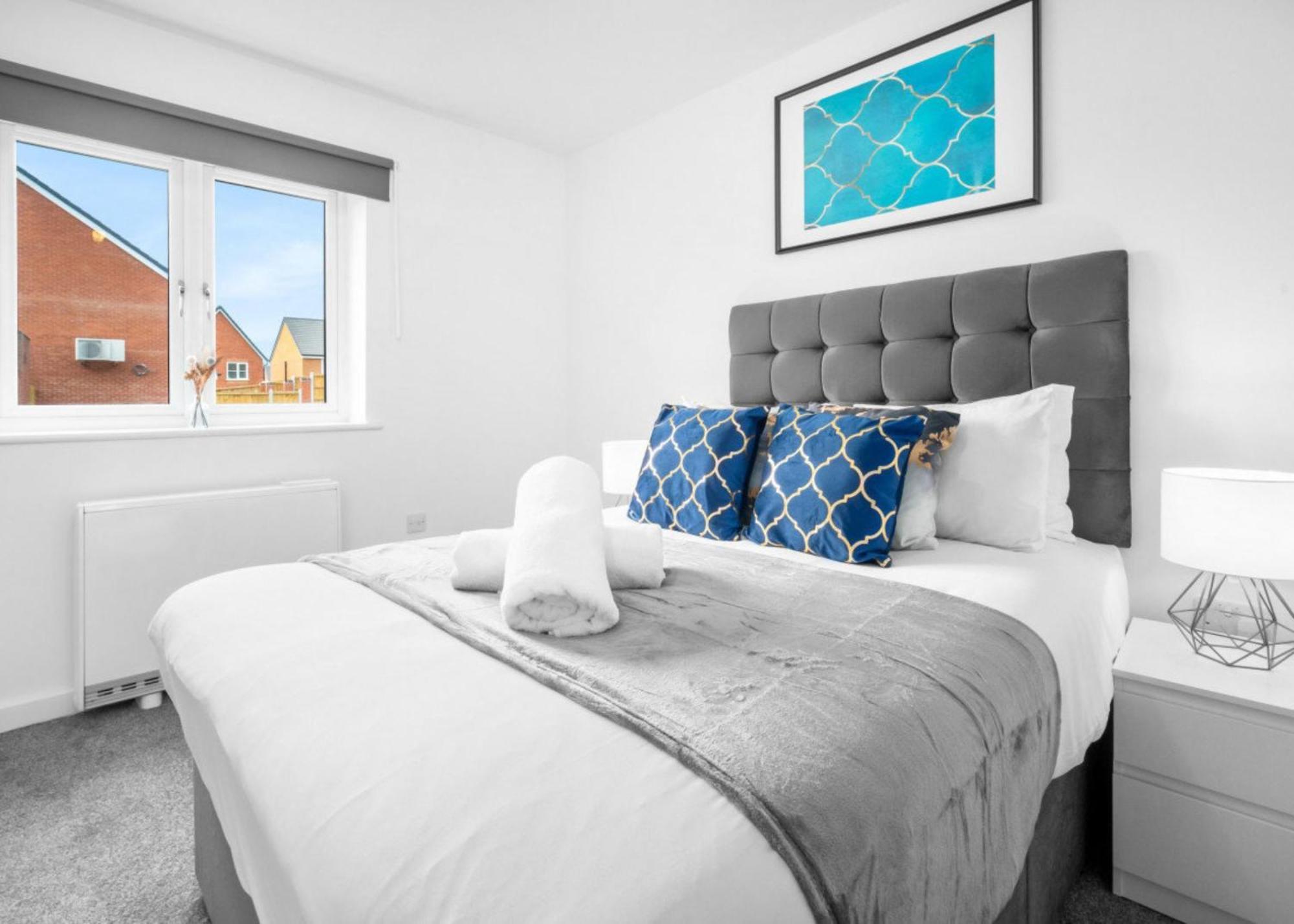 New 2 Bedroom Deluxe Apartment - Parking - Wifi & Netflix - Top Rated - 50C Cradley Heath Exteriör bild