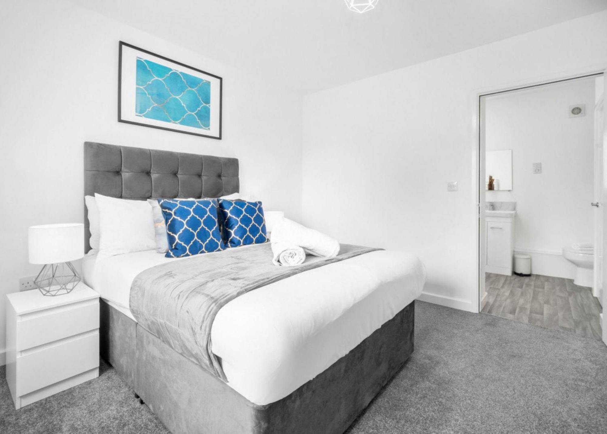 New 2 Bedroom Deluxe Apartment - Parking - Wifi & Netflix - Top Rated - 50C Cradley Heath Exteriör bild